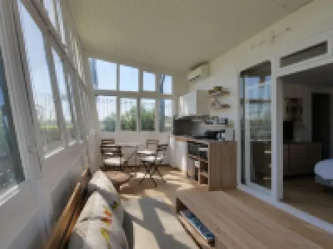 Charming air-conditioned cottage "the cabin" and its private and independent garden