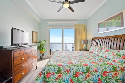 Aqua Penthouse 2br/2ba with Infinite Ocean Views
