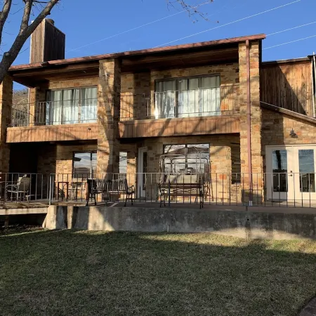 Open water on LBJ!! Great for family gatherings, or just a lake getaway.