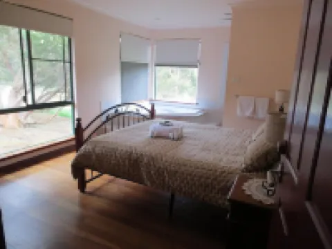 Cabins Nestled in 170 Acres of old Growth Forest Near the Valley of the Giants Hotels in Walpole