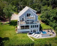 Cliff House- Panoramic Views of Cape Cod Bay. Hotels near Pilgrim Memorial State Park