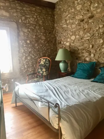 Pretty village house of character in Laroque des Albères Отели в г. Ларок-Дез-Альбер