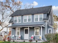 Beach Retreat - 5 Beds , 2 Kitchens @ Salt Island- Westbrook -Walk to Water Hotels in Westbrook