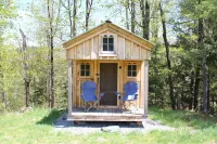 Black Creek's Maple Nature Escape Hotels near Cambridge Junction Covered Bridge