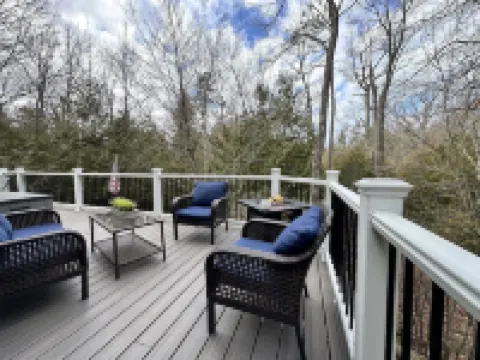 Idlewild Hideaway by the Bay (with Large Deck)