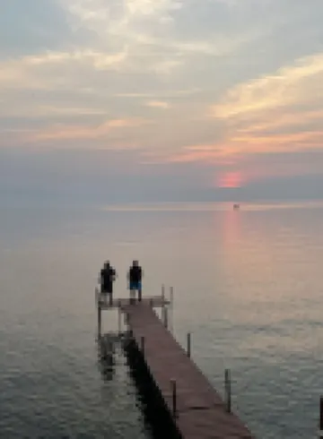 Lake Winnebago waterfront 3 bedroom Log home on a private lot with a great view!