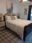Relaxing, FUN, Comfortable Home on 50 ft. Flat Waterfront. 25 steps to the lake!