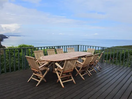 Beach Cottage with amazing beach and sea views
