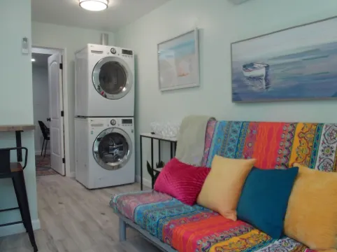 Santa Barbara Mermaid's Cove- Cozy 1-bedroom Apartment with A/C, WiFi, and W&D