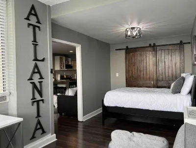 Admire the penthouse view of Atlanta’s skyline in this city chic condo in Midtwn