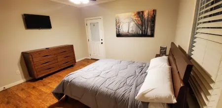 PRIVATE PROPERTY Olympic Pool, Tennis, B-ball, Pavilion, NEWLY RENOVATED (+)