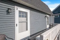 Steps from Hampton Beach and all entertainment! 2 bedrooms, pet friendly!