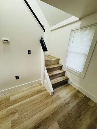 Super Modern 2-Bedroom Riverside Home @ RIT Отели рядом с достопримечательностью «Парк Белманор»