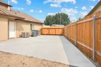 Spacious 5-Bedroom House in Boise Sleeps 12, Treadmill, Fantastic Location.