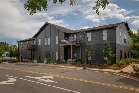 5 Star Flat in Downtown Trussville