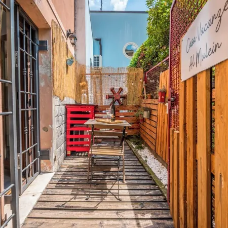 [DOWNTOWN MODENA WITH PARKING AND SMALL GARDEN] AT THE MULEIN