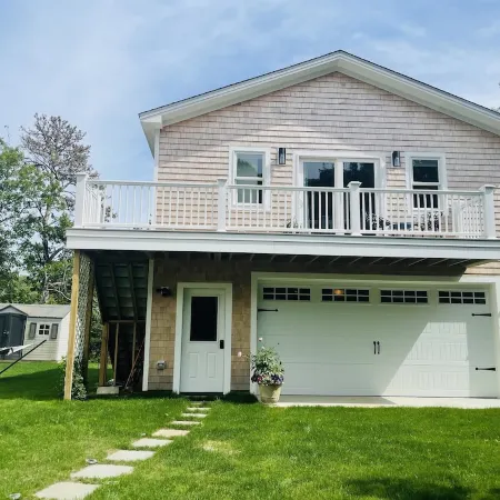 Brand new! Lovely apartment-Vineyard Haven