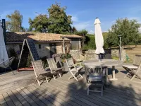 large charming house & garden, secured pool, 5 bedrooms, Niort countryside (79) Hotel a Deux-Sevres