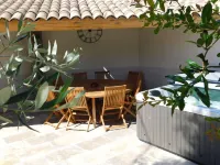 The oustaou of Sandrine Hotels in Valreas