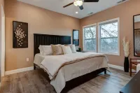 Hillside Hideaway Boho 3BR Home w Gameroom, Waffle Bar, Gas Fire Pit, Mtn Views!