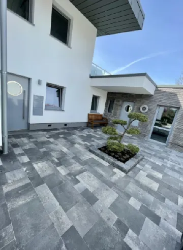 Windward modern new-build apartment near the beach *Wallbox*