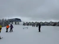 Mountain Lodge #327! Remodeled kitchen!  Only yards away from Ballhooter lift!