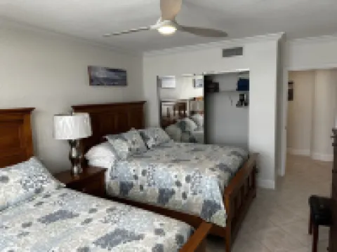 LUXURY BEACHFRONT/WALK TO BEACH; FREE 2 Car Parking & WIFI; Close to Everything!