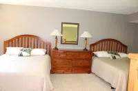 Beautiful Condo Located In Disciples Village ~ Steps to ski and water park!