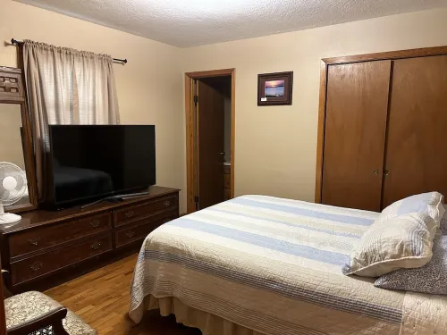 Relaxing, Lakefront & Roomy Great for fishing, duck hunting, & family gatherings