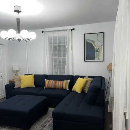 Remodeled Townhouse close to Boston