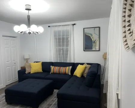 Remodeled Townhouse close to Boston Hotels in Watertown