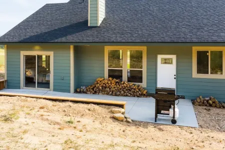 Refined Living Surrounded by Beautiful Scenery and Amazing Wildlife