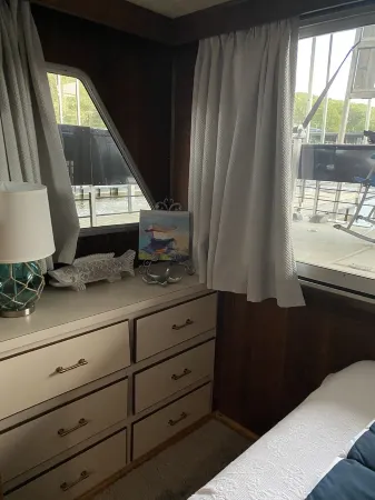 41 Foot Boat on Tennessee River, 15 minutes from Chattanooga