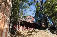 Yosemite Riverside Retreat - Gorgeous Views! Wood burning Stove!