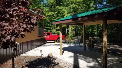 Petoskey - Quaint Cabin in a secluded wooded setting.