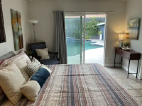 HEATED POOL & JACUZZI, QUIET, AIRY SPA LIKE BACKYARD, NEAR NEWPORT BEACH