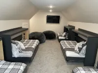 New Yellowstone Island Park Lake House, Boat Slip, Hot Tub Sleeps 19 Hotel dekat Harriman State Park