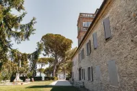 On the ground floor of an old farmhouse, in the countryside with a swimming pool Hotel a Pesaro