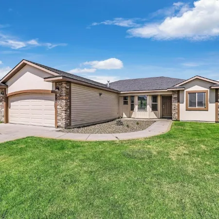 Charming 4-bedroom house with AC and WiFi in welcoming Twin Falls