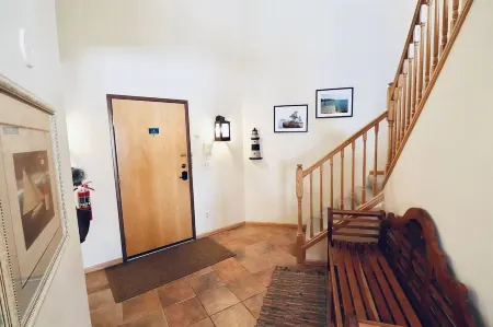 Lakeview Condo: Downtown Bayfield, Beach, Deck