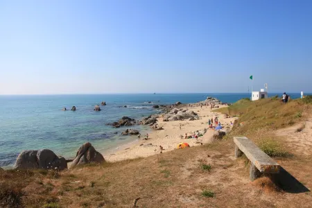 Villa with spa and large indoor pool, sea view, 50 metres from the beach