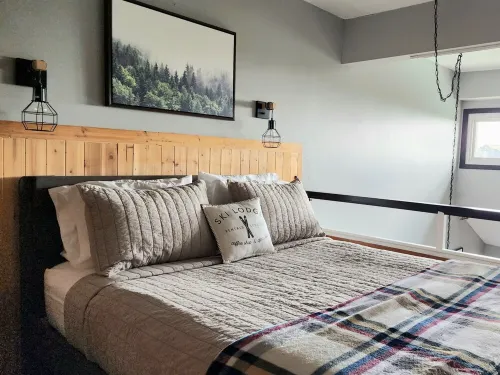 Ski-In/Ski-Out- Pool & Hot Tub -6-Person Condo on Lutsen Mountain