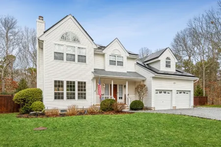 New Deck!  Private 1 Acre Family Friendly Home - Heated Pool, Home Office & Gym