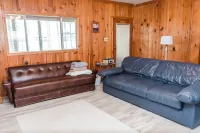 The Bone Yard Hotels in McCormick County