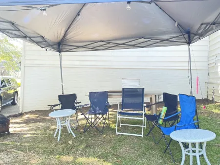 King Suite, 1 Gig Wi-Fi, 3 BEDROOM 3 BATH, Game Room, Office, 1 mile to FSU/FAMU Отели рядом с достопримечательностью «FSU Flying High Circus»