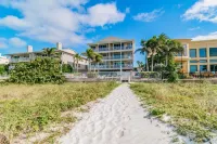 2 Bedroom in Indian Rocks Beach, FL - Gulf Side Complex w/ Direct Beach Access