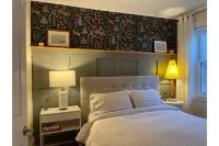 Great Apartment in East Providence Hotel dekat Pierce Memorial Stadium