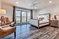 》Stunning Memphis Lake Front Home《