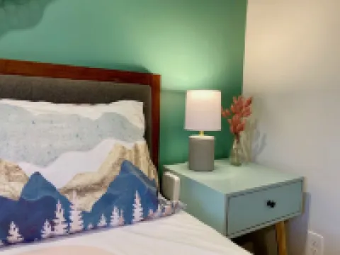 Cute, Quiet & Private Bungalow - Newly Remodeled