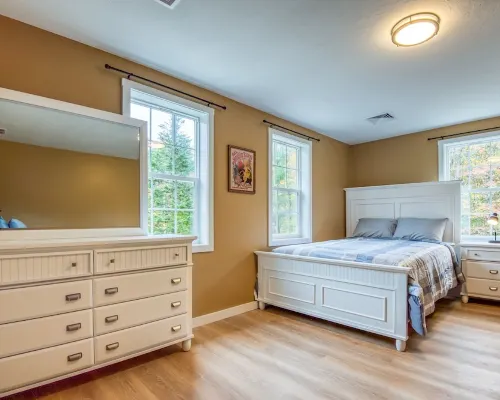 Charming Newly Renovated Home Hotels in Campton
